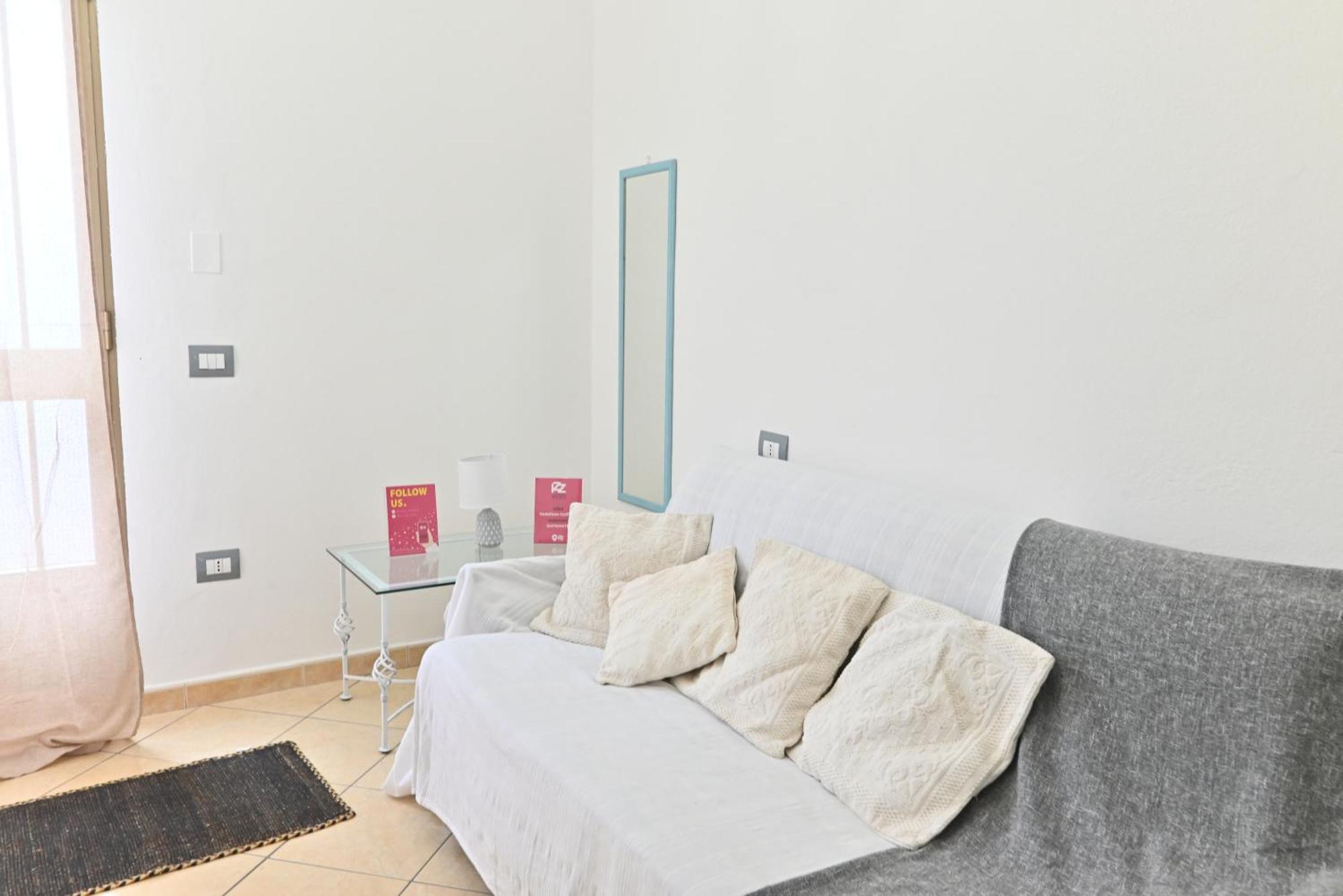 Izzhome Flamingo Пула Екстериор снимка